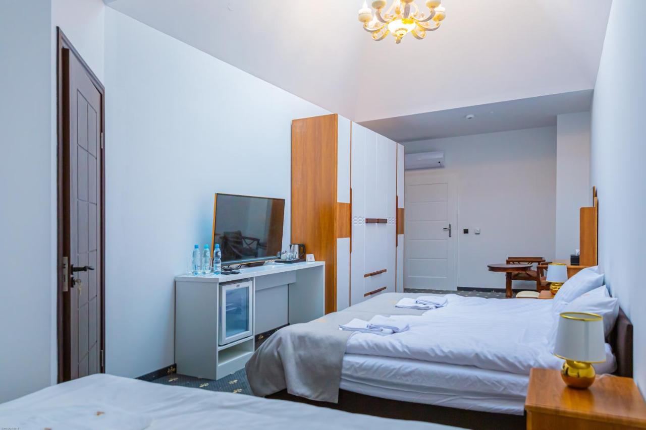 Magnolia Hotel Kutno Exterior photo